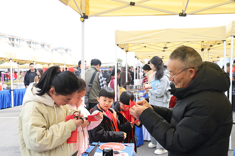 2025年鹽城市“三下鄉(xiāng)·三進城”集中服務活動暨全民閱讀春風行動、“春風潤心”文明實踐活動