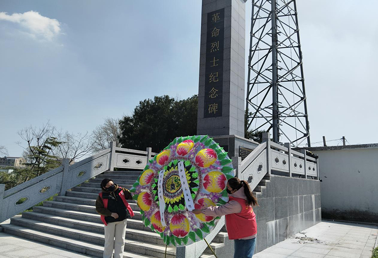 五汛鎮(zhèn)開展清明節(jié)烈士陵園祭掃活動
