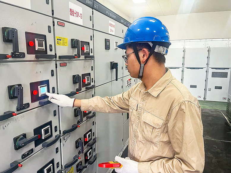 縣供電公司確?？荚嚻陂g安全供電