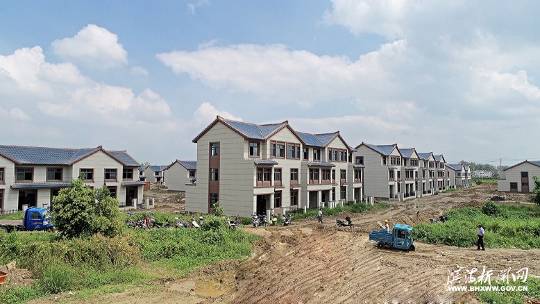 界牌鎮(zhèn)周莊村農(nóng)民集中居住點一期工程建設(shè)現(xiàn)場