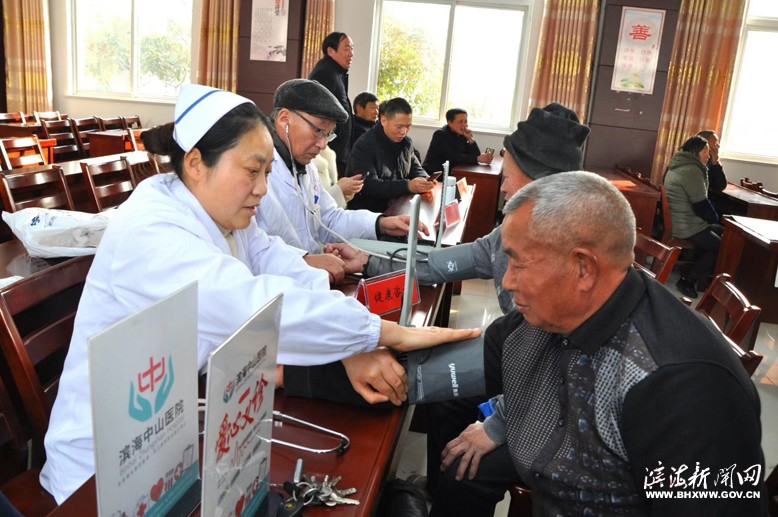 縣委統(tǒng)戰(zhàn)部組織開展送健康活動