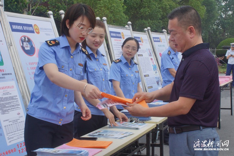2020年安全生產(chǎn)宣傳咨詢?nèi)栈顒?/><div></div></div><div   id="nxpz1x5v"   class=