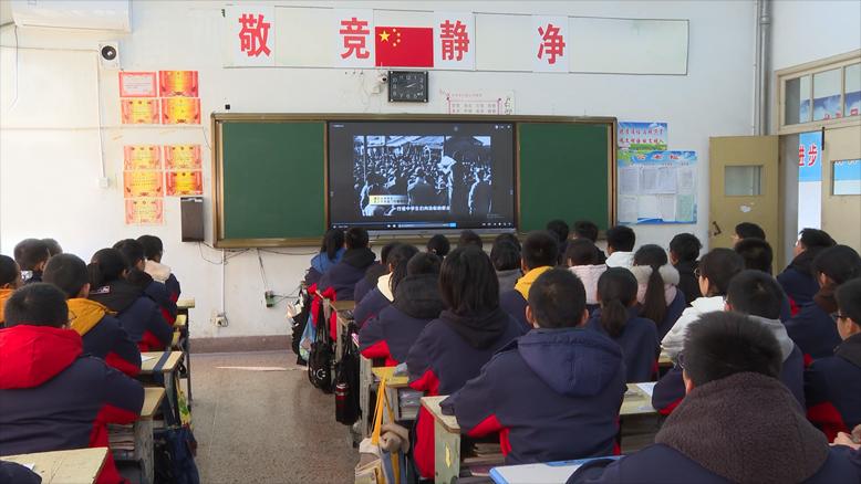 縣第一初級(jí)中學(xué)中市路南校區(qū)開(kāi)展紀(jì)念“一二·九”抗日救亡運(yùn)動(dòng)86周年系列主題班會(huì)活動(dòng)
