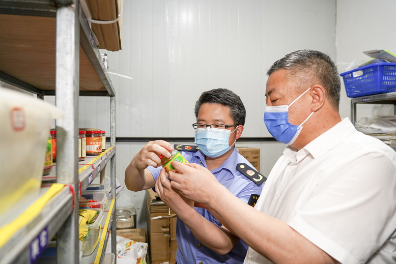 兩部門檢查高考期間餐飲、衛(wèi)生安全