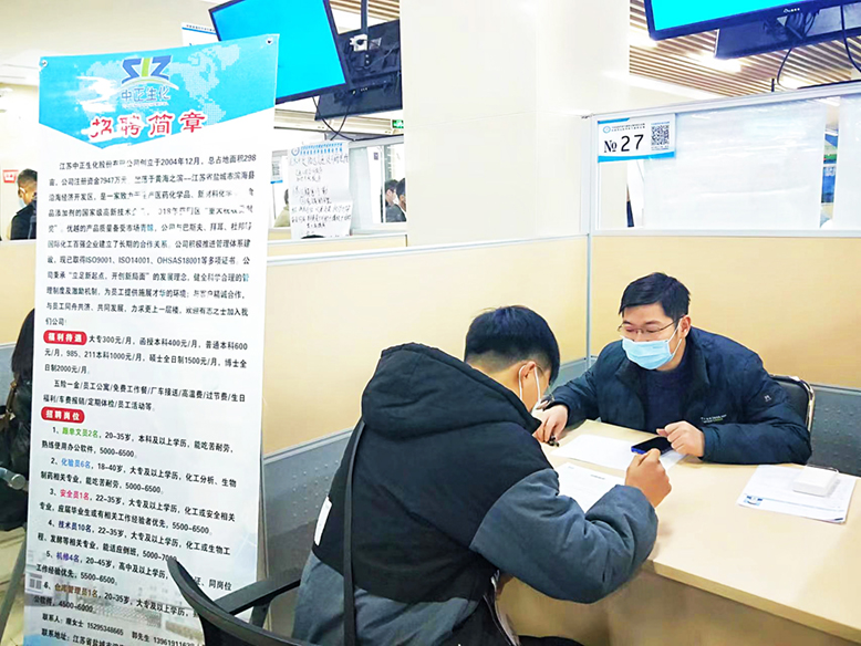 縣人社局組織園區(qū)企業(yè)參加校園招聘活動