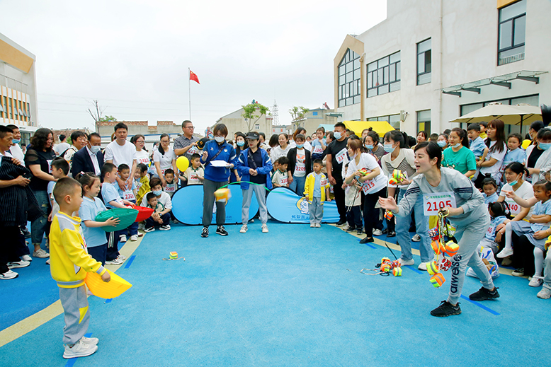 縣實(shí)驗(yàn)幼兒園舉辦“共情陪伴迎‘六一’悅享運(yùn)動(dòng)向未來”活動(dòng)