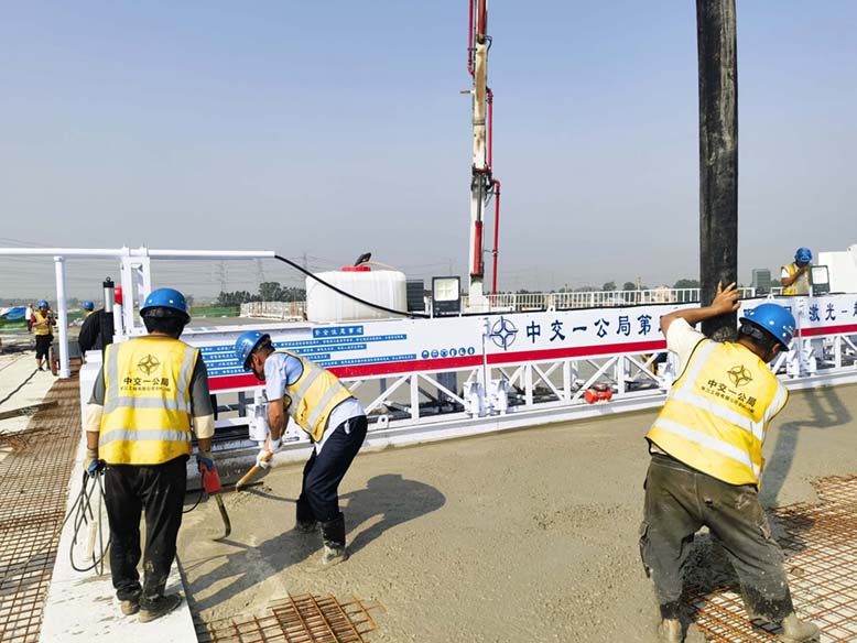 濱淮高速公路鹽城段BH1標(biāo)橋梁下部結(jié)構(gòu)施工圓滿(mǎn)收官