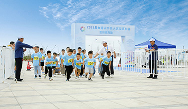 2023年大運(yùn)河小鐵人三項(xiàng)系列賽（鹽城濱海站）在月亮灣海堤公路鳴笛開賽