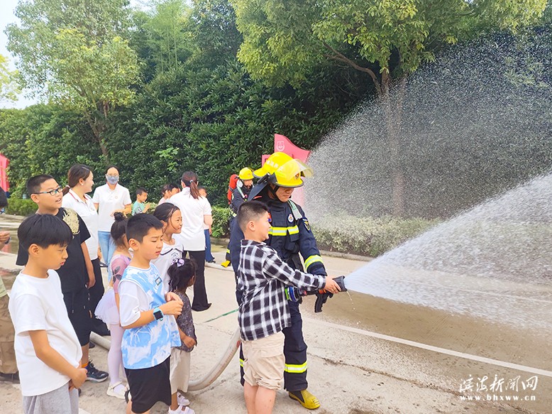 “七彩的夏日——‘童’行消防站，致敬火焰藍(lán)”研學(xué)活動(dòng)